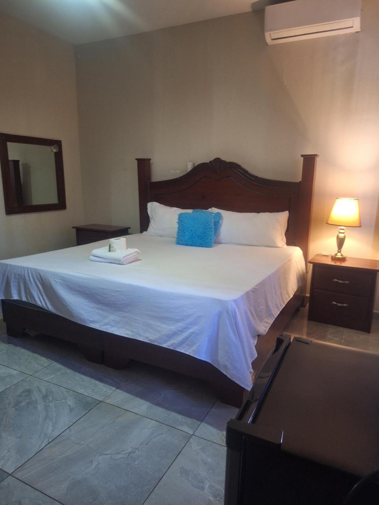 Hotel Enrique II Zona Colonial Vista Al Malecon Santo Domingo Bagian luar foto